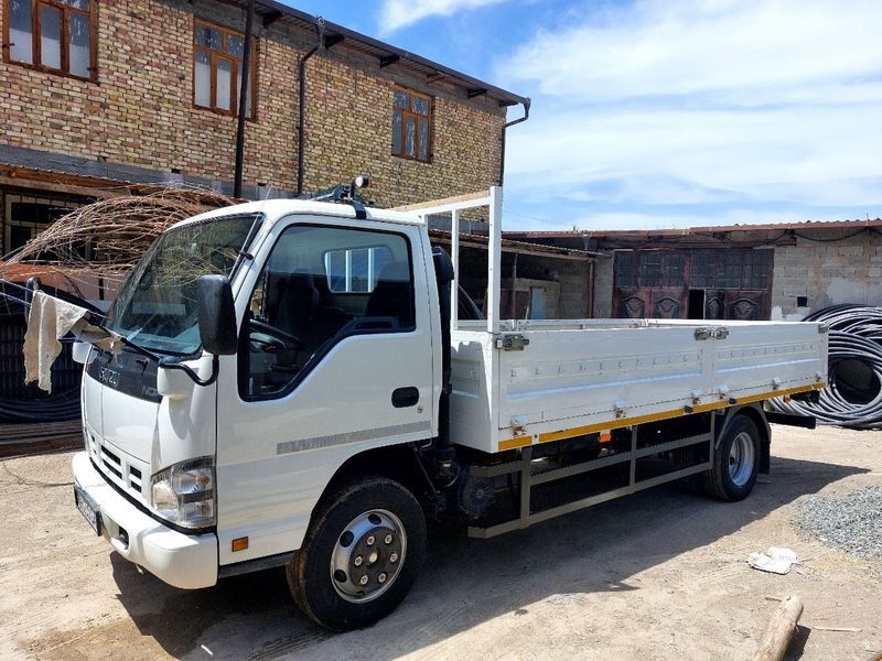 Isuzu 5 tonnaliq sotiladi