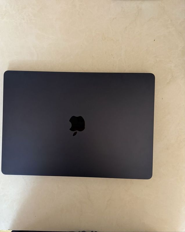 Macbook sotiladi