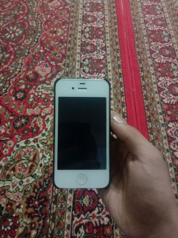 Iphone4s sotiladi Iphone4s sotiladi