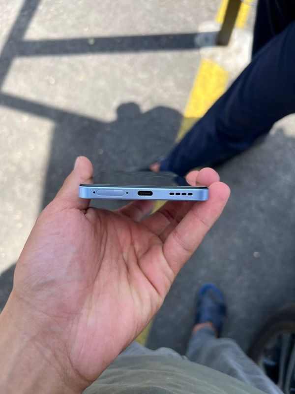 Realme 12 ideal.