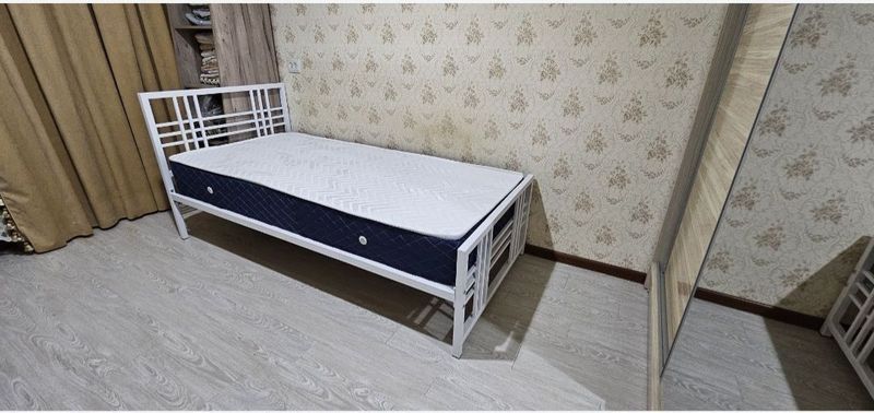 Односпальная, двуспальная кровать