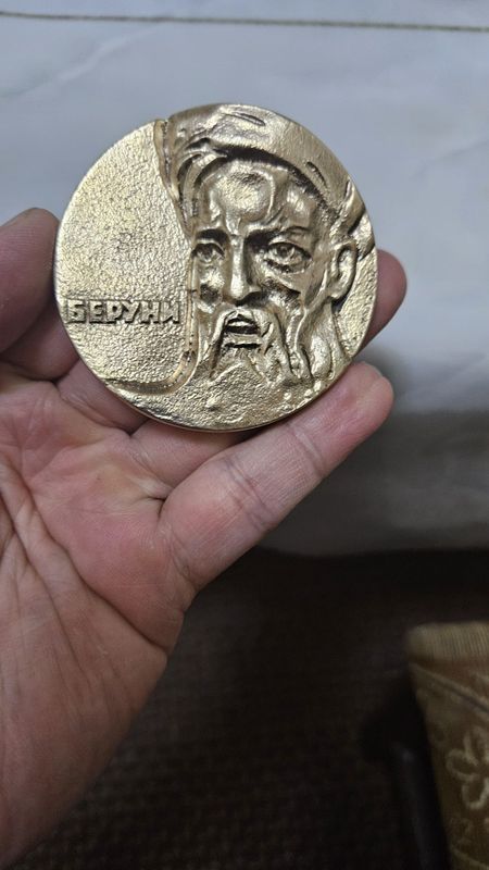 Medal kotda ogir sotiladi bronza antikvar Medal kotda ogir sotiladi bronza antikvar