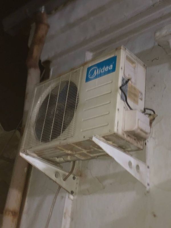 Midea 18тали кондитсионер,ишлиди,безинвертор,холати ортача,нархи 1.650 Midea 18тали кондитсионер,ишлиди,безинвертор,холати ортача,нархи 1.650
