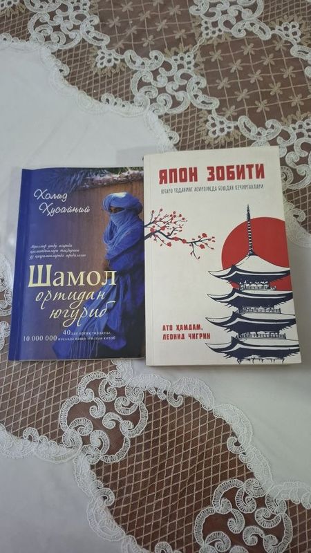 Kitoblar sotiladi