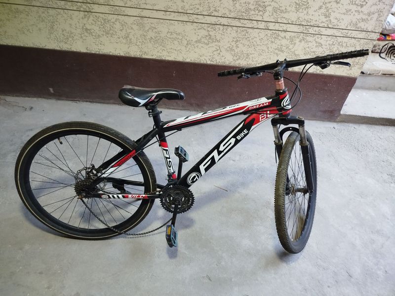 Velosiped sotiladi Velosiped sotiladi