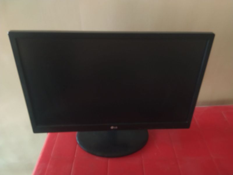 Monitor LG 19 srochna sotladi Monitor LG 19 srochna sotladi