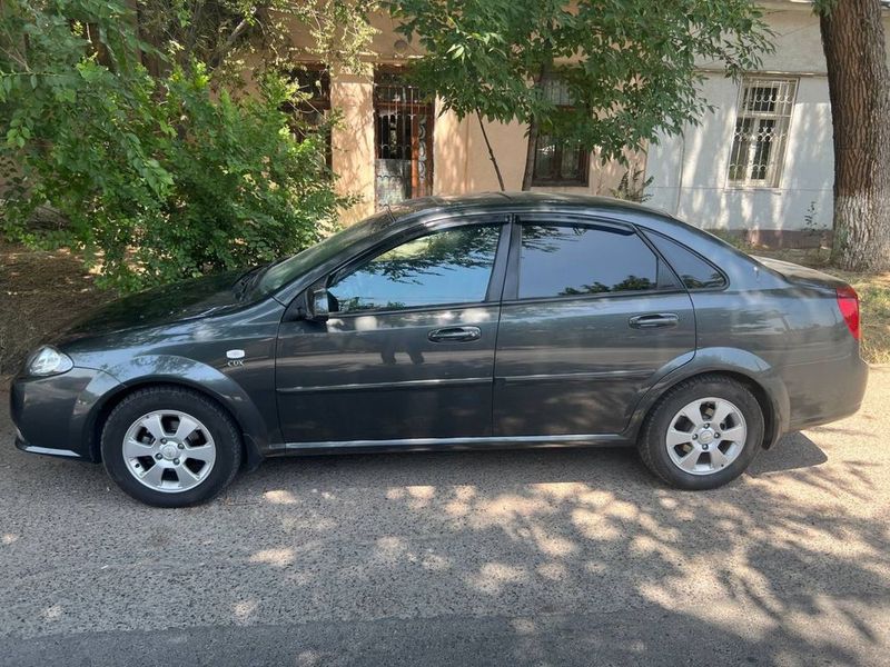 Chevrolet Gentra (Мокрый асфальт, 3 поз)