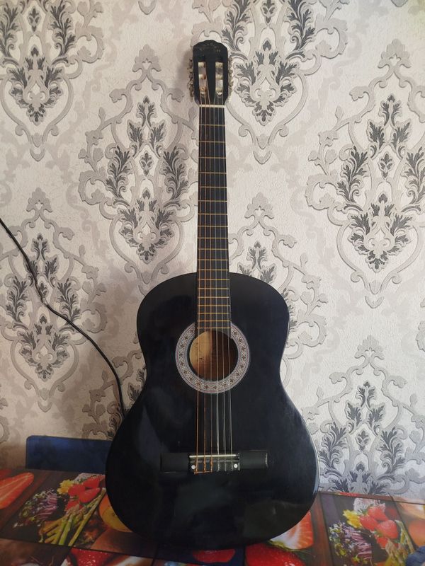 Sotiladi klassik gitara holati zoʻr Razmeri 39 yangi boshlayotganlar