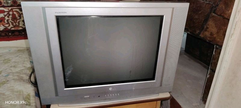 продаётся по 300 000 сум.