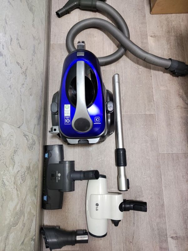 Продам мощный пылесос lg compressor с управлением на ручке Продам мощный пылесос lg compressor с управлением на ручке