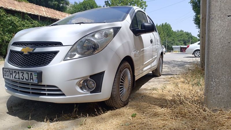 Shevrolet spark белый цвет. Shevrolet spark белый цвет.