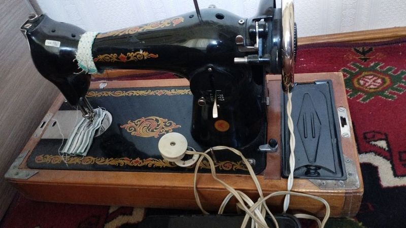 Продается швейная машинка Singer 221 Featherweight винтаж Продается швейная машинка Singer 221 Featherweight винтаж