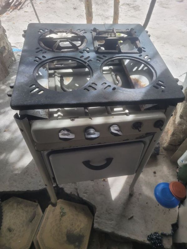 Gaz plita sotiladi Gaz plita sotiladi