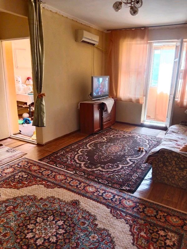 Шинам ва баракали квартира сотилади