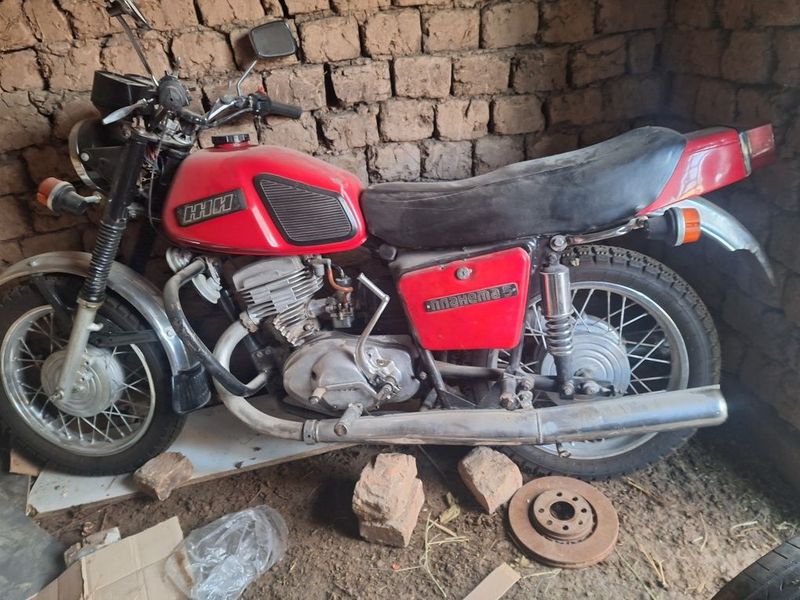 Sherobodda motosikl sotiladi