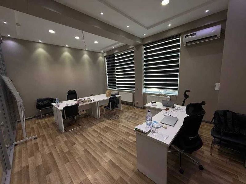 Аренда офисного помещения 65 м² [часть из 159 м²] AZA