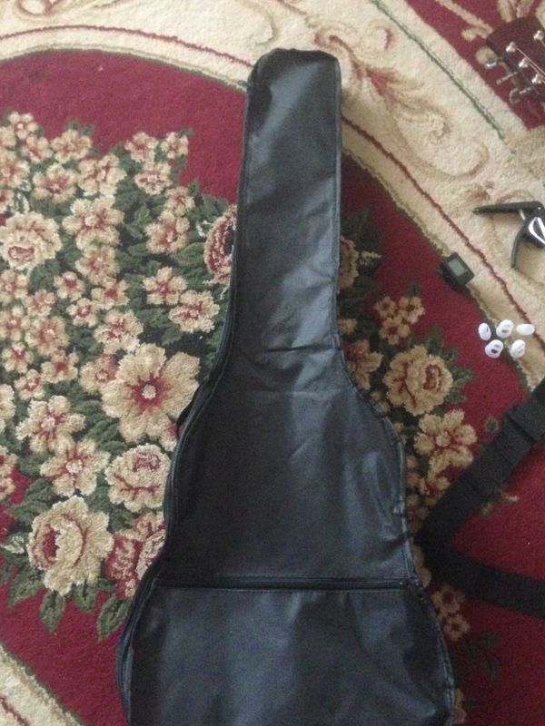 Gitara sotiladi Arzon narxda yangi srochni Gitara sotiladi Arzon narxda yangi srochni