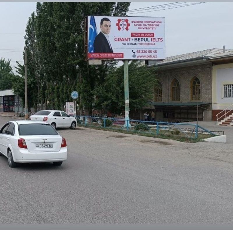 Vodiyda bilbordda reklama/Реклама на билбодах в долине./Баннерларда.