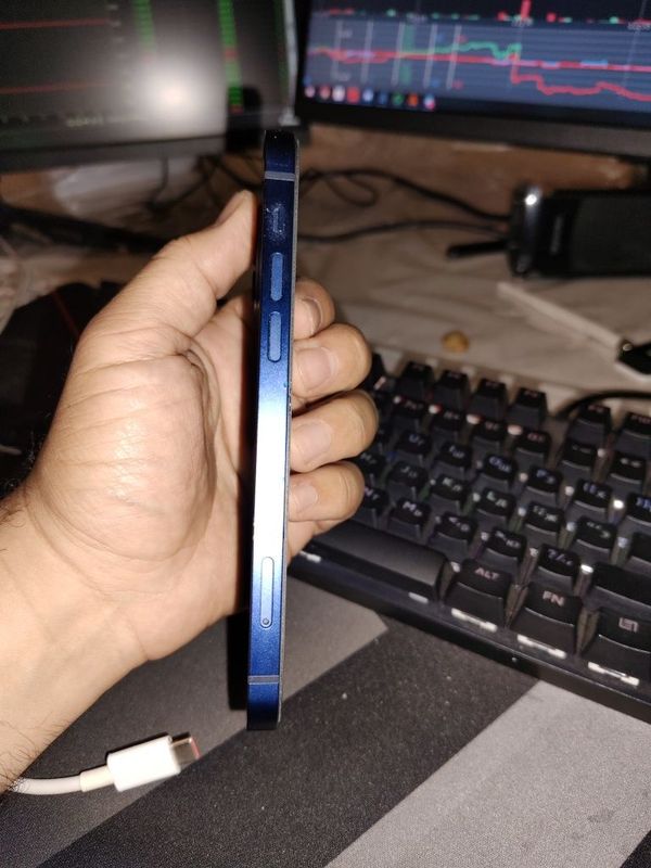 Ipone 12 64 gb в отличном состоянии Ipone 12 64 gb в отличном состоянии