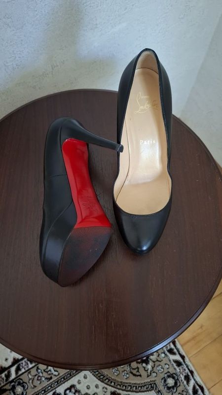 Оригинальные туфли Christian Louboutin| Размер 39| Идеальное состояние Оригинальные туфли Christian Louboutin| Размер 39| Идеальное состояние