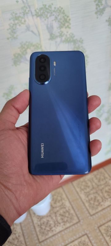 HUAWEI nova Y70 сотилади , яхши холатда