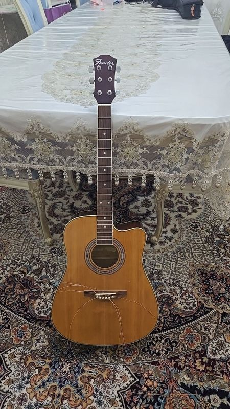 Gitara fender korichniy Gitara fender korichniy
