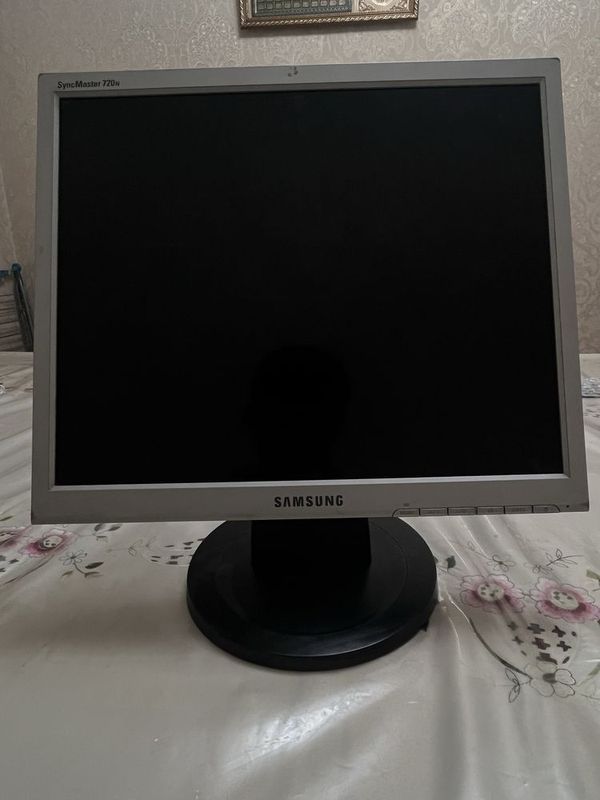 Samsung N720 kompyuter monitor sotiladi