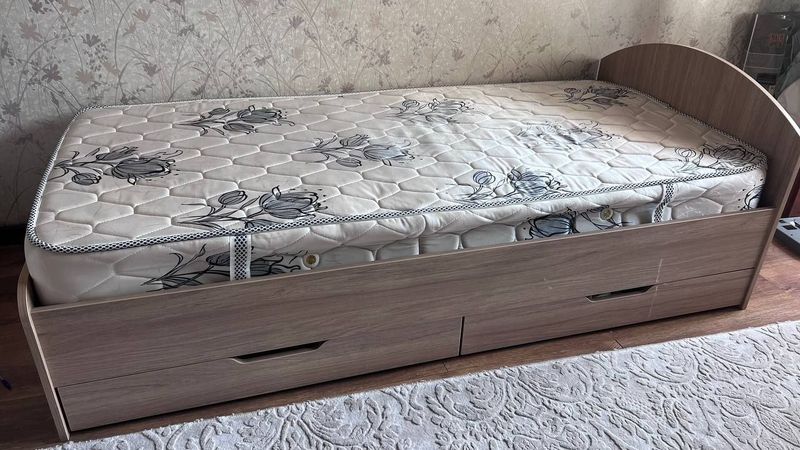 Кровать в отличном состоянии Кровать в отличном состоянии