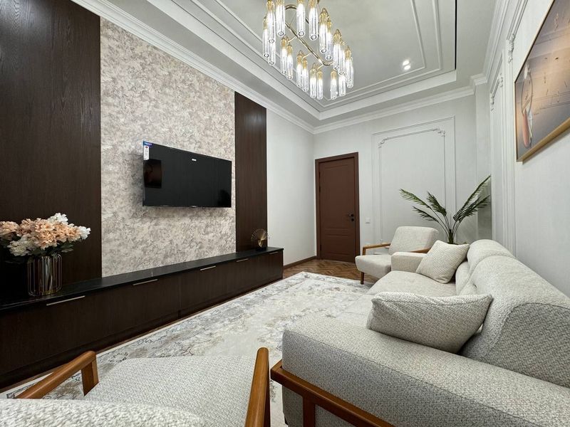 Продается 4х ком. кв-ра, ЖК Royal House, ор-р: Автосалон My way, 97м2