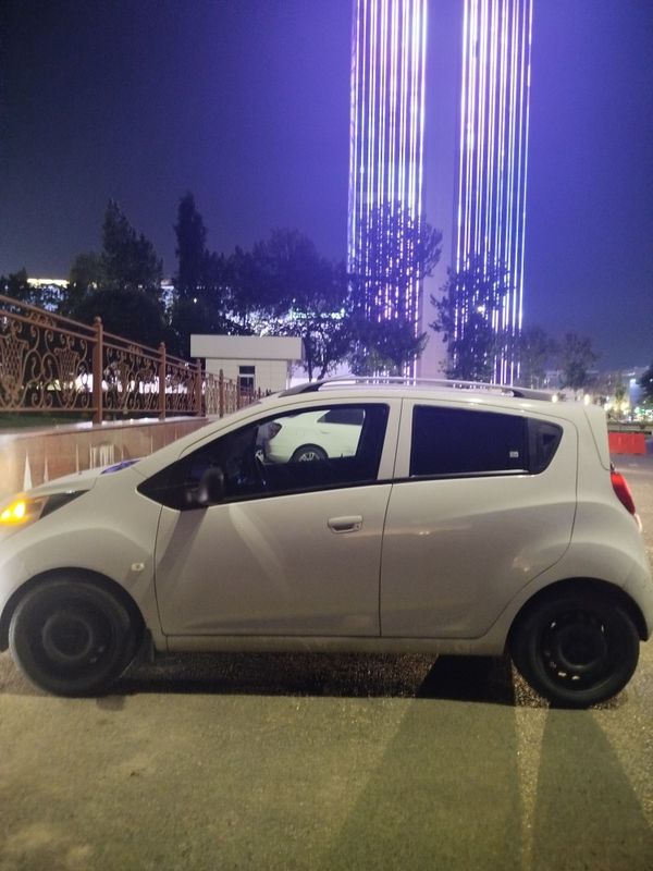 Spark 2020 yil 155km yurgan 7500$ Spark 2020 yil 155km yurgan 7500$