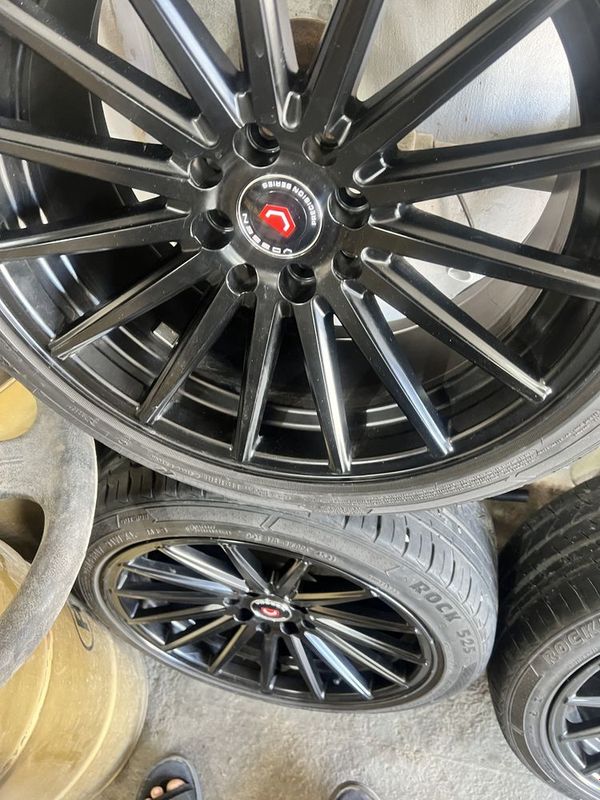 Vossen 17 diska baloni bilan Vossen 17 diska baloni bilan