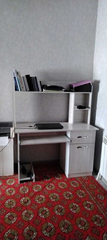Компьютер стол, парта, письменный, stol, parta JUDA YAXSHI holatda Компьютер стол, парта, письменный, stol, parta JUDA YAXSHI holatda