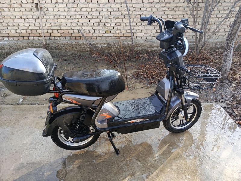 Продам скутер bonvi250v