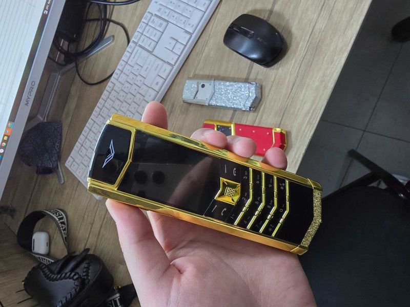 osha mashxur VERTU telefoni keldi osha mashxur VERTU telefoni keldi