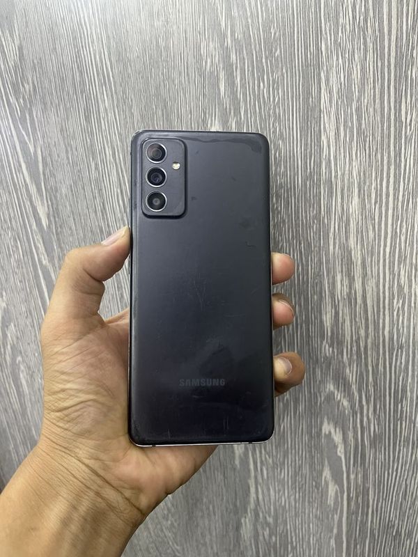 SAMSUNG A82 128 GB. .