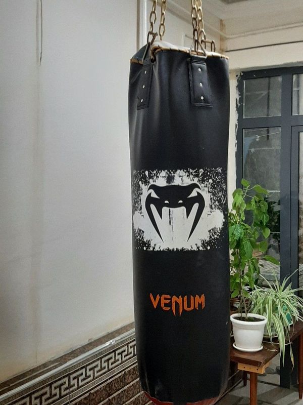 Боксерский мешок 130×40 . Боксерский мешок 130×40 .