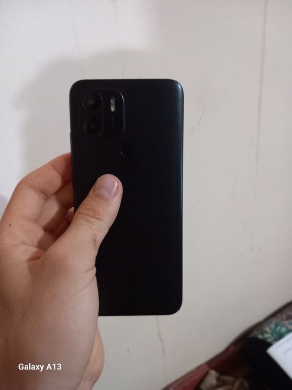 Redmi a+1 xolati yaxshi xotira 32 ekranda chiziq bor ichiga oʻtmagan