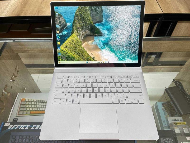 Microsoft Surface book 2 Core i7-8650U GTX 1050 2gb ram 16 ssd 512 Microsoft Surface book 2 Core i7-8650U GTX 1050 2gb ram 16 ssd 512