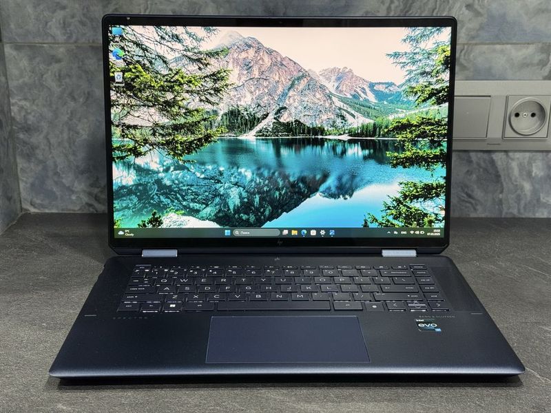 HP spectre x360 i7-12700H/16/256 SSD M2