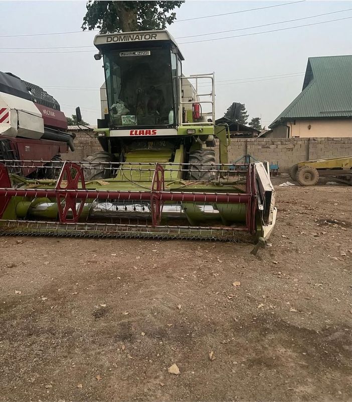 Claas Dominator 130
