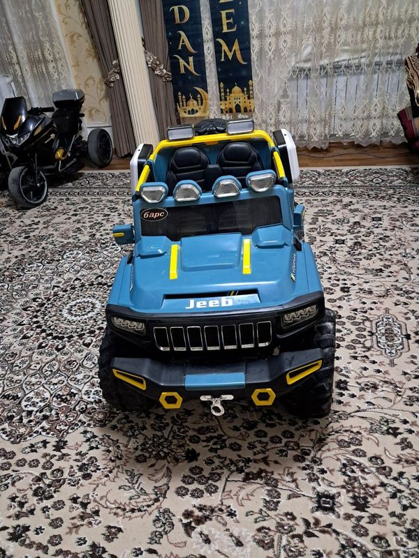 Jeep большая машина Jeep большая машина