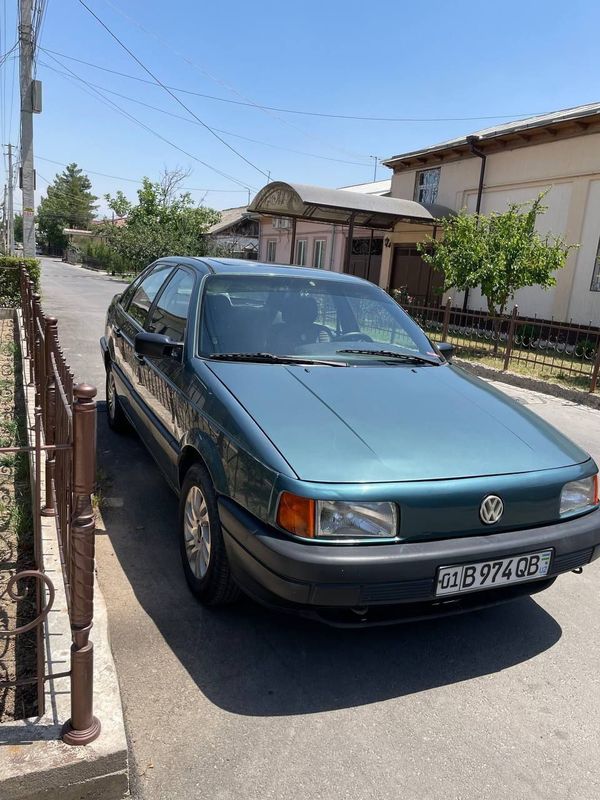 Volkswagen Passat B3 седан