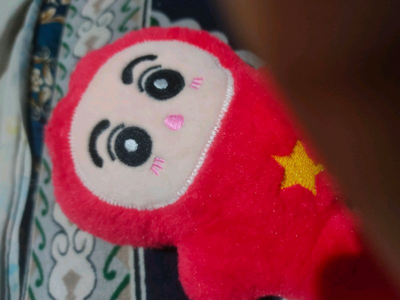 chiroyli qizil rang ayiqcha chiroyli qizil rang ayiqcha
