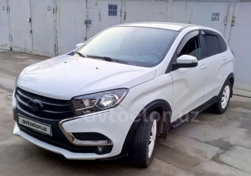 Продаю Lada Xrey 2019