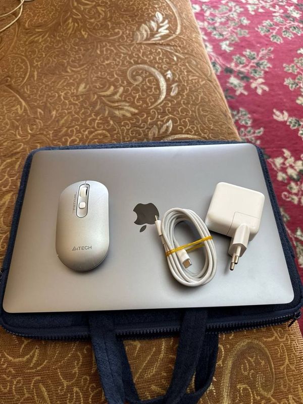 Makbook Air M1 13,3 emkost 98%