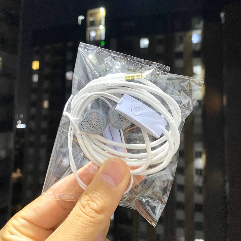 Samsung simli naushniklari Samsung simli naushniklari