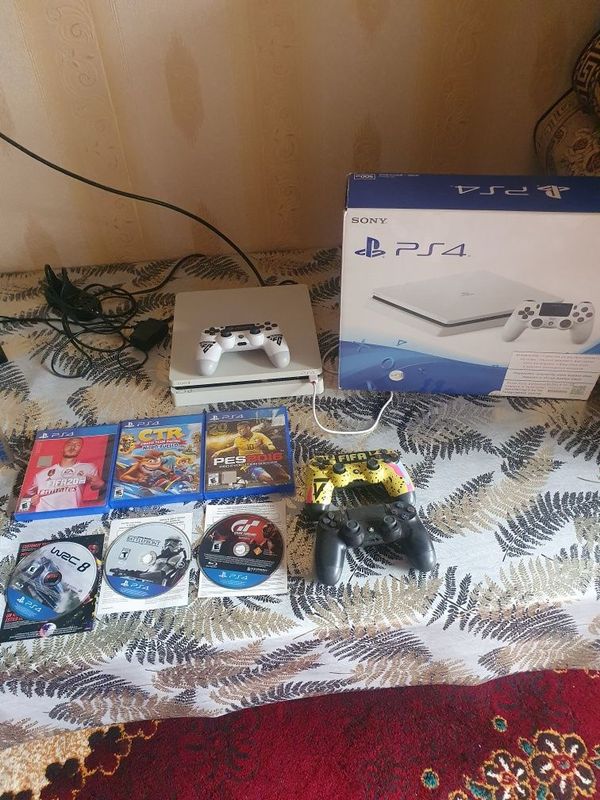 PlayStation 4 ideal pochti noviy