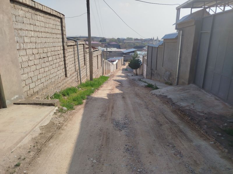Toshkent tumani Emadin M1 da 6 sotokli hovli sotiladi