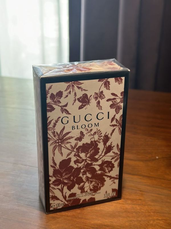 Продам Gucci Bloom, 100ml, Оригинал, Доставка есть !! Продам Gucci Bloom, 100ml, Оригинал, Доставка есть !!