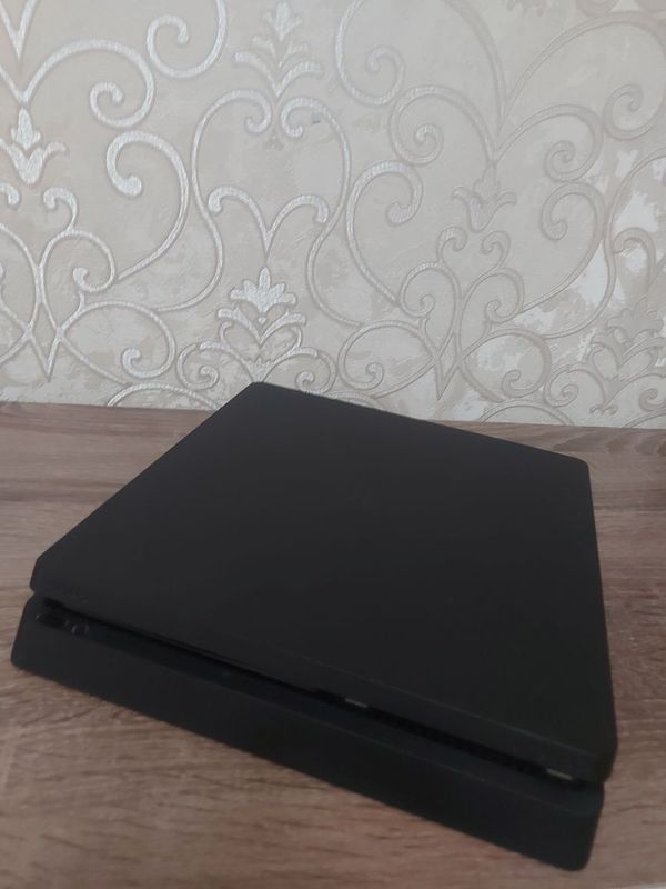 Playstation 4 slim Playstation 4 slim
